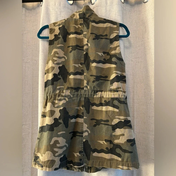 Ci Sono Camouflage Vest Zippered with snaps and cinch tie option. Size S. - Picture 2 of 7